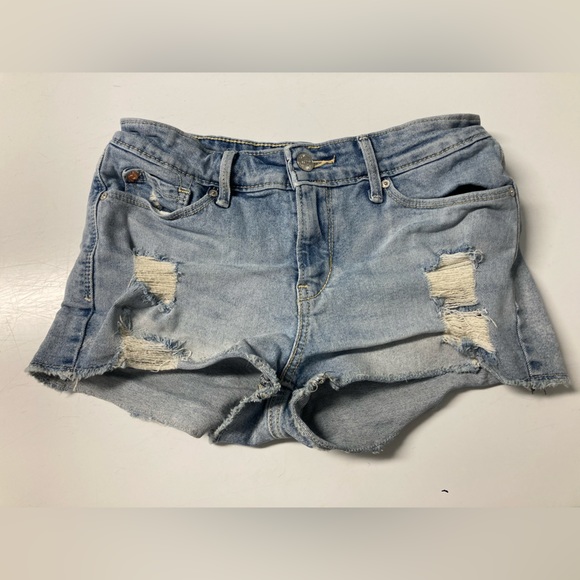 Denizen from Levi's Pants - Denizen w26 shortie shorts light wash